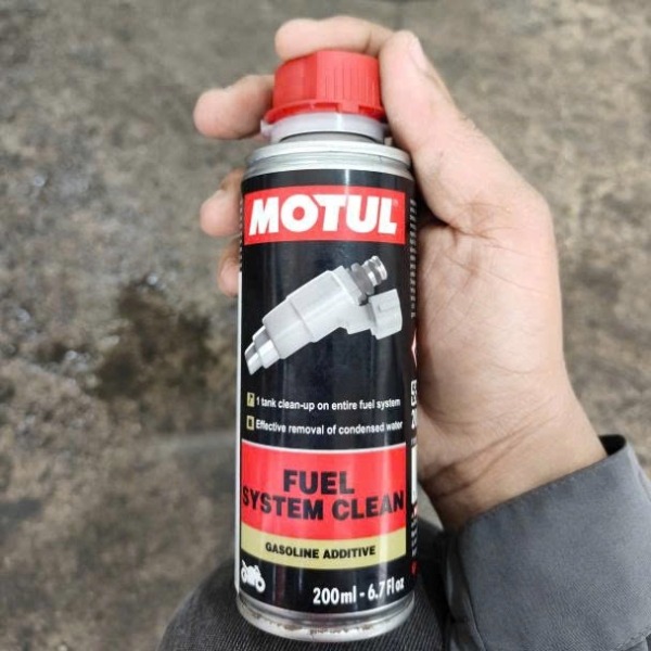 phu-gia-xang-motul-ve-sinh-kim-phun